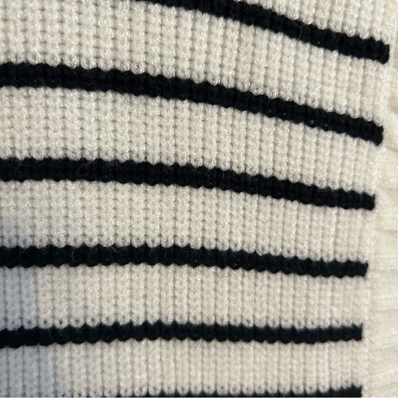 NWT XL Lillusory White and Black Striped V Neck Knit Sweater Vest - Picture 5 of 8